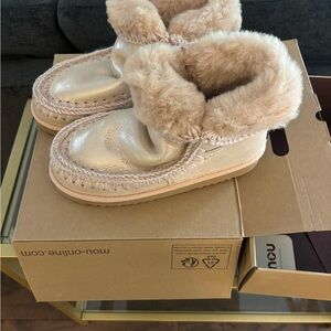 Mou Women's Cream Shearling Slippers